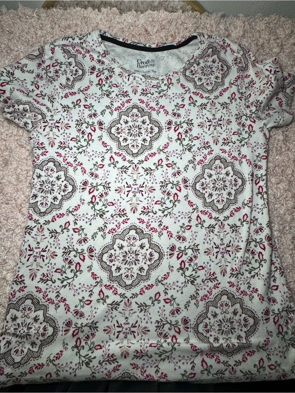 croft & barrow White Short Sleeve Tee with Red and Green Floral Medallions